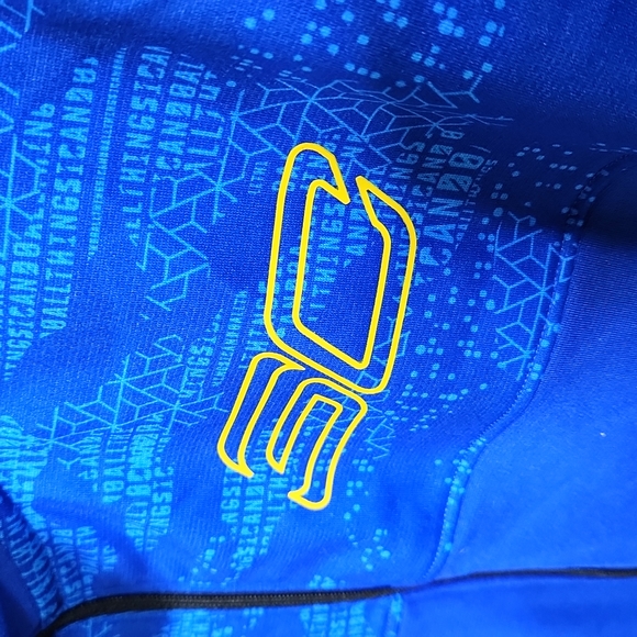 Youth boys Under armour zip up jacket. - Picture 5 of 6